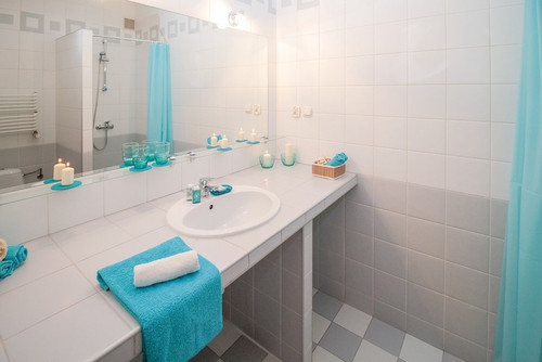 Чем отмыть зеркало в ванной от известкового налета в домашних